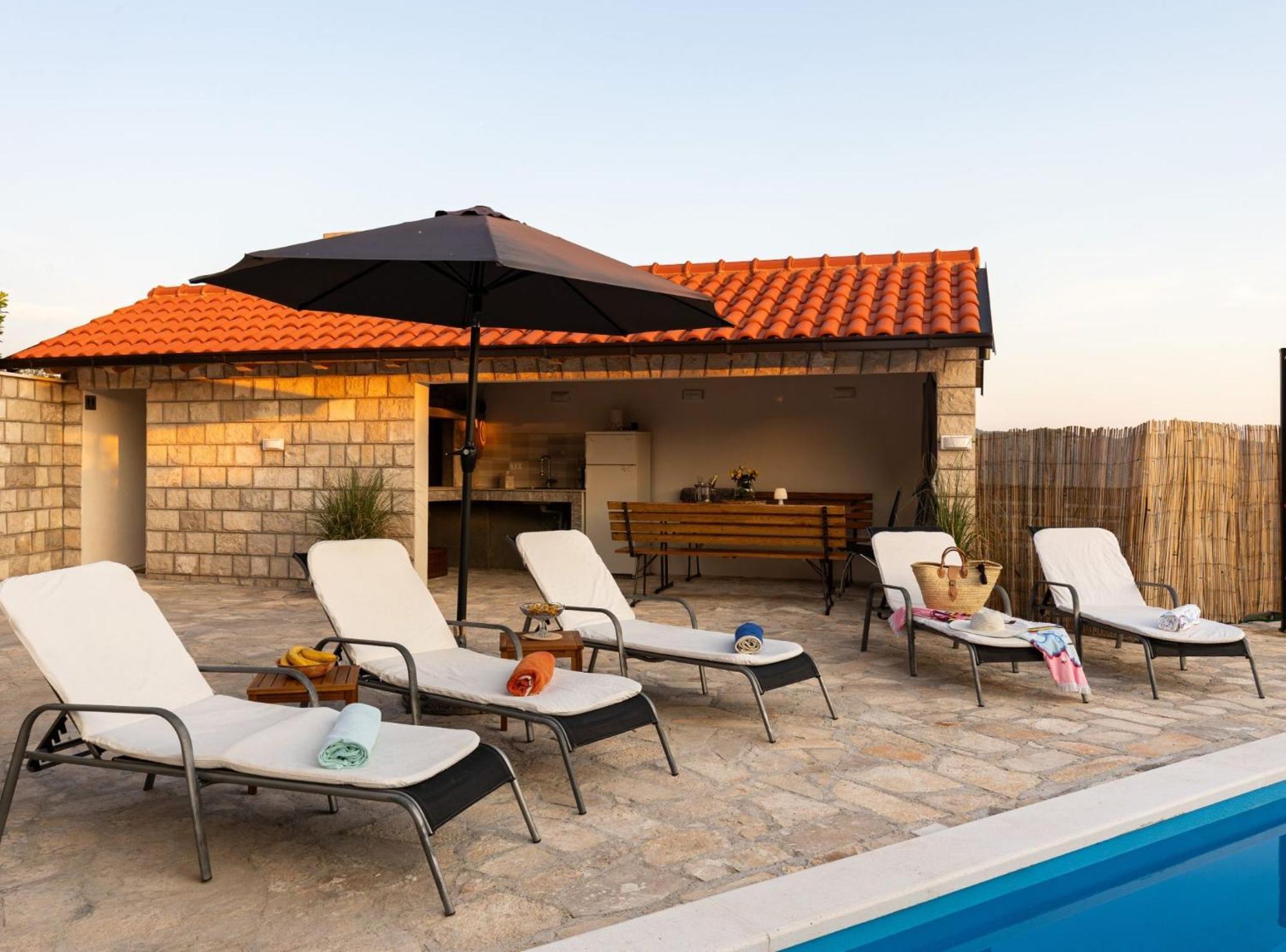Villa Source With Private Pool Pridvorje Exterior foto